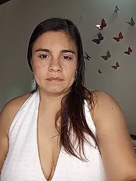 Snapshot of BettyBoo_w chatting on 06.19.26 BettyBoo w online show from 06.19.26