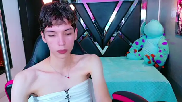 Stefany PiInk online show from 05.17.26