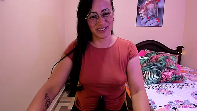 Snapshot of sara_florez12 chatting on 05.11.26 sara florez12 online show from 05.11.26