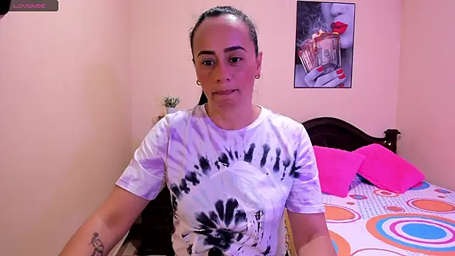 Snapshot of sara_florez12 chatting on 05.14.26 sara florez12 online show from 05.14.26