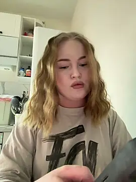 Snapshot of AuroraVale chatting on 03.15.26 AuroraVale online show from 03.15.26