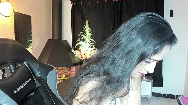 Snapshot of Vicky_Angeel chatting on 06.13.26 Vicky Angeel online show from 06.13.26