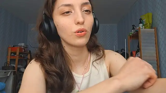 Snapshot of CindyLight chatting on 03.26.26 CindyLight online show from 03.26.26