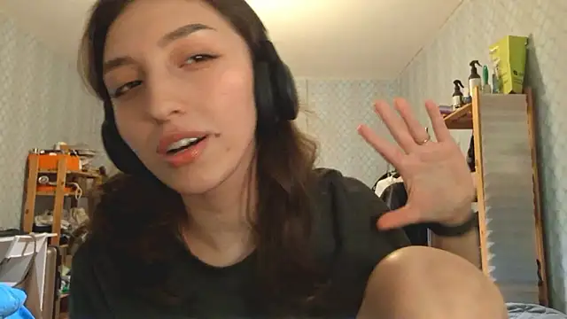 Snapshot of CindyLight chatting on 03.27.26 CindyLight online show from 03.27.26