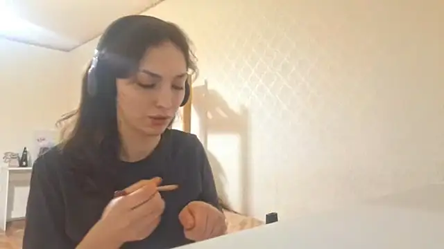 Snapshot of CindyLight chatting on 03.31.26 CindyLight online show from 03.31.26