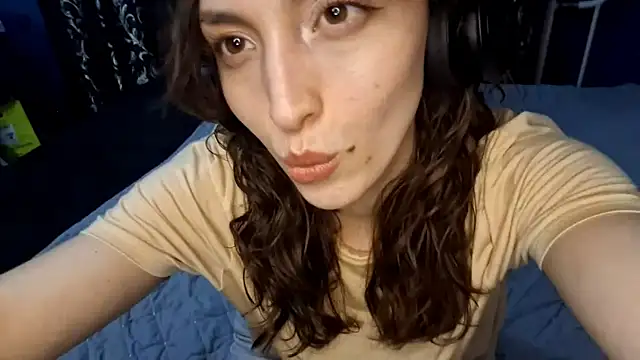 Snapshot of CindyLight chatting on 04.19.26 CindyLight online show from 04.19.26