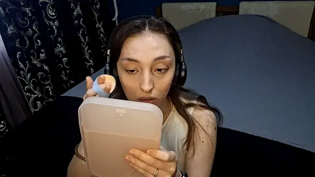 Snapshot of CindyLight chatting on 04.27.26 CindyLight online show from 04.27.26