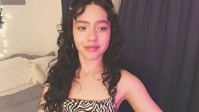 Snapshot of Katiieee chatting on 05.14.26 Katiieee online show from 05.14.26