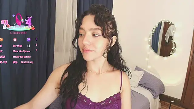 Snapshot of Katiieee chatting on 05.26.26 Katiieee online show from 05.26.26