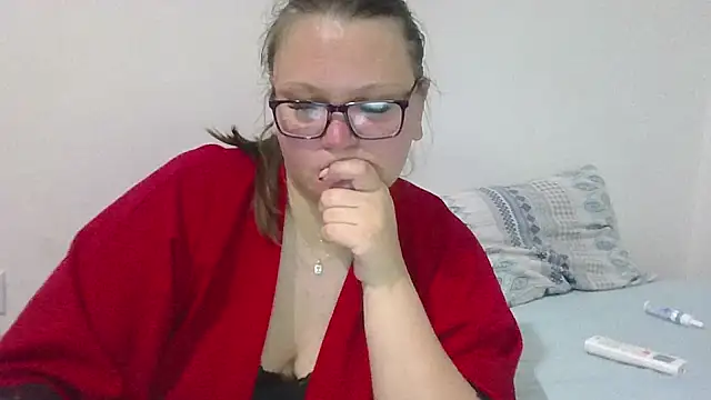 Snapshot of MuseChic_Wild chatting on 04.10.26 MuseChic Wild online show from 04.10.26