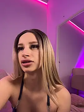 ScarletFlameee online show from 04.10.26