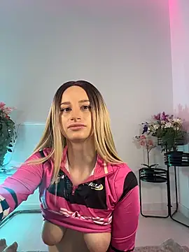 Snapshot of ScarletFlameee chatting on 05.15.26 ScarletFlameee online show from 05.15.26