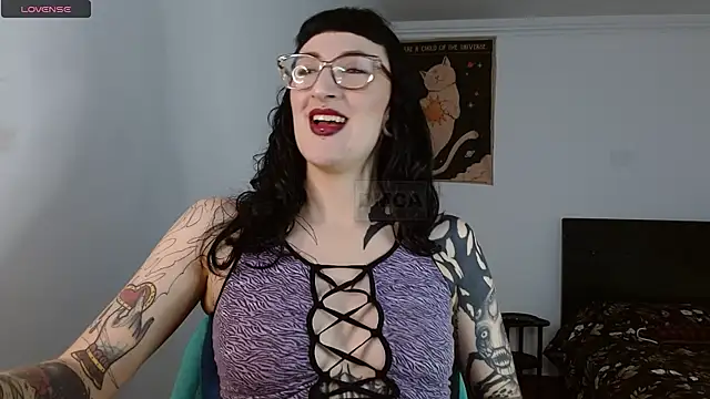 Snapshot of VelvetVal_ chatting on 05.04.26 VelvetVal online show from 05.04.26