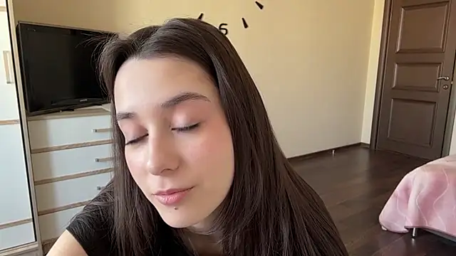 AdeleVelvet online show from 03.15.26