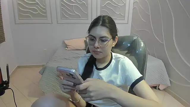 Snapshot of Cloebennet013 chatting on 07.27.26 Cloebennet013 online show from 07.27.26