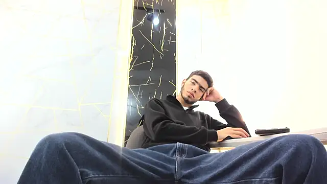 Valentin Lux online show from 03.25.26