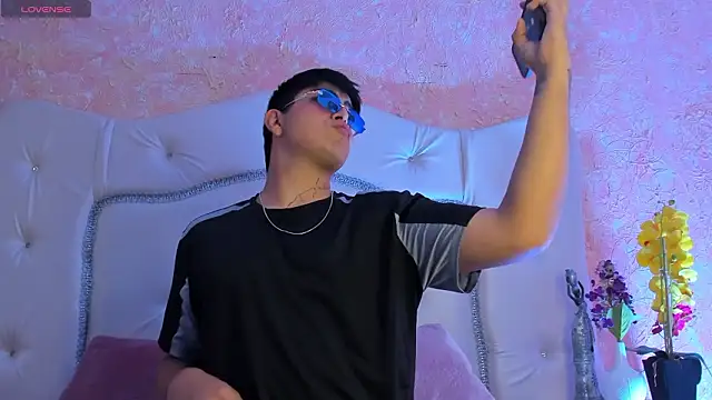 ThomasThundr online show from 03.25.26