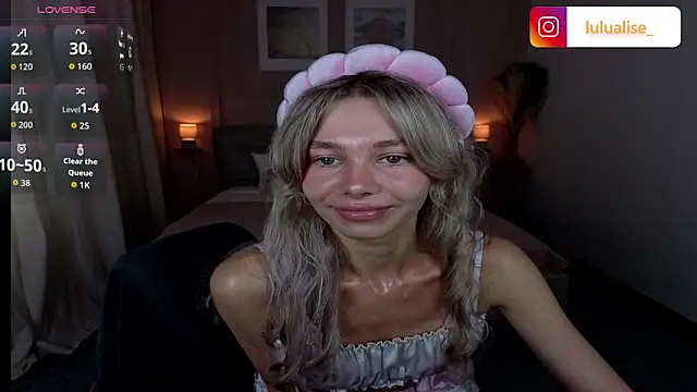 Snapshot of LuluAlis chatting on 06.11.26 LuluAlis online show from 06.11.26