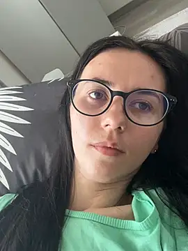 Oliviyaa kiss  online show from 03.18.26