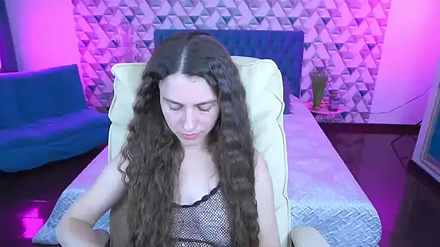 Snapshot of LittleJulii chatting on 04.19.26 LittleJulii online show from 04.19.26