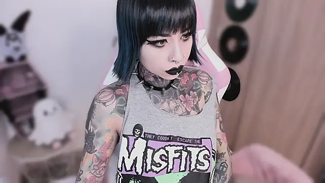Snapshot of shes_creepy chatting on 05.07.26 shes creepy online show from 05.07.26