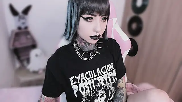 Snapshot of shes_creepy chatting on 05.16.26 shes creepy online show from 05.16.26