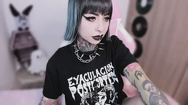 Snapshot of shes_creepy chatting on 05.16.26 shes creepy online show from 05.16.26