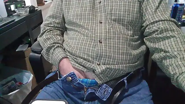 Snapshot of samemOR2027 chatting on 04.14.26 samemOR2027 online show from 04.14.26