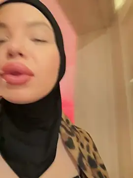 RedheadQueen  online show from 05.19.26