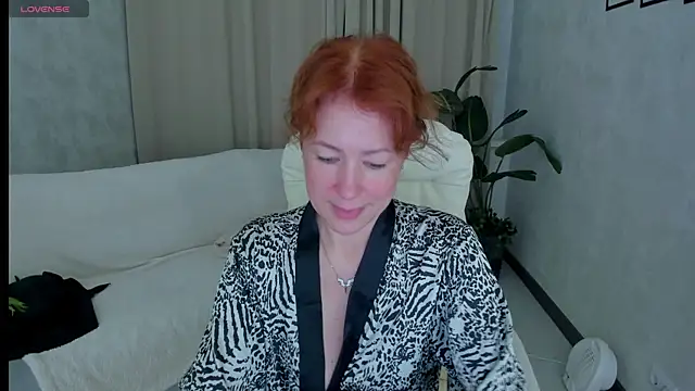 Snapshot of LeticiaRomano chatting on 05.25.26 LeticiaRomano online show from 05.25.26