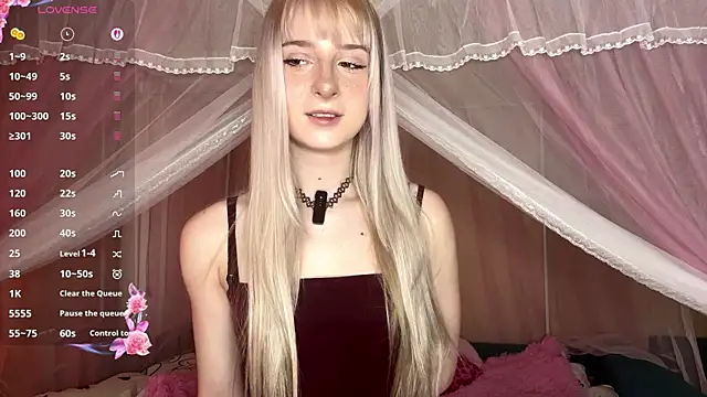 Snapshot of OnlyEva1 chatting on 04.01.26 OnlyEva1 online show from 04.01.26