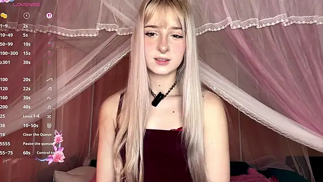 Snapshot of OnlyEva1 chatting on 04.04.26 OnlyEva1 online show from 04.04.26