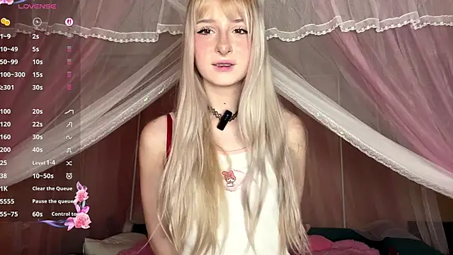 Snapshot of OnlyEva1 chatting on 04.08.26 OnlyEva1 online show from 04.08.26