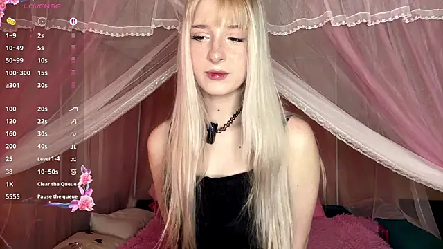Snapshot of OnlyEva1 chatting on 04.11.26 OnlyEva1 online show from 04.11.26