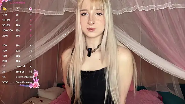 Snapshot of OnlyEva1 chatting on 04.11.26 OnlyEva1 online show from 04.11.26