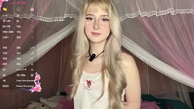 Snapshot of OnlyEva1 chatting on 04.14.26 OnlyEva1 online show from 04.14.26
