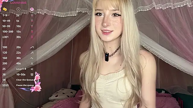 Snapshot of OnlyEva1 chatting on 04.15.26 OnlyEva1 online show from 04.15.26
