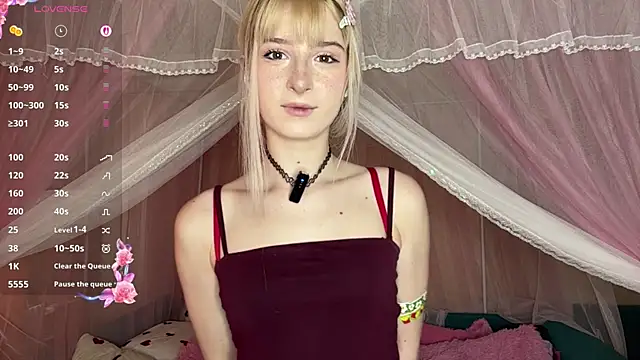 Snapshot of OnlyEva1 chatting on 04.17.26 OnlyEva1 online show from 04.17.26