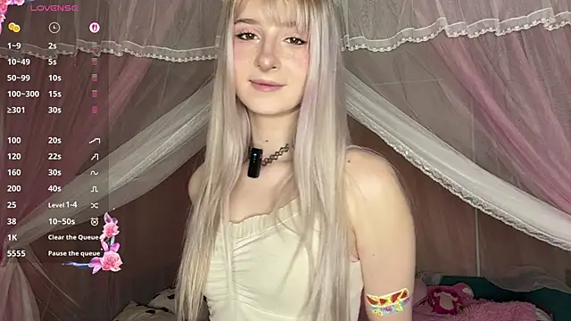 Snapshot of OnlyEva1 chatting on 04.19.26 OnlyEva1 online show from 04.19.26