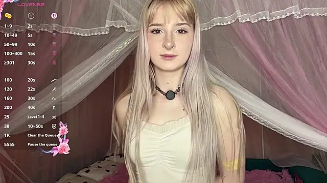 Snapshot of OnlyEva1 chatting on 04.21.26 OnlyEva1 online show from 04.21.26