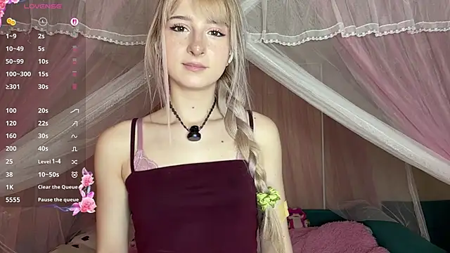 Snapshot of OnlyEva1 chatting on 04.27.26 OnlyEva1 online show from 04.27.26