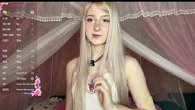 Snapshot of OnlyEva1 chatting on 04.28.26 OnlyEva1 online show from 04.28.26