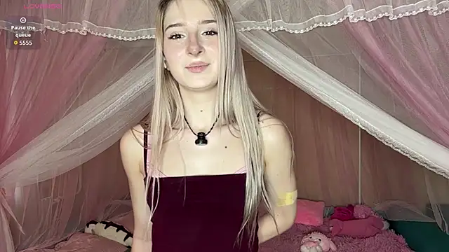 Snapshot of OnlyEva1 chatting on 05.04.26 OnlyEva1 online show from 05.04.26