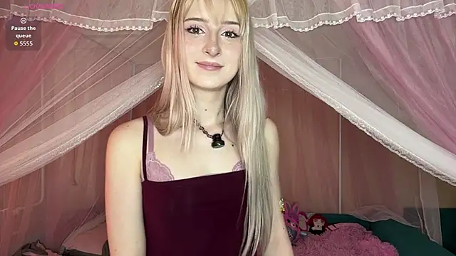 Snapshot of OnlyEva1 chatting on 05.10.26 OnlyEva1 online show from 05.10.26