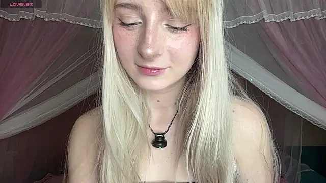Snapshot of OnlyEva1 chatting on 05.14.26 OnlyEva1 online show from 05.14.26