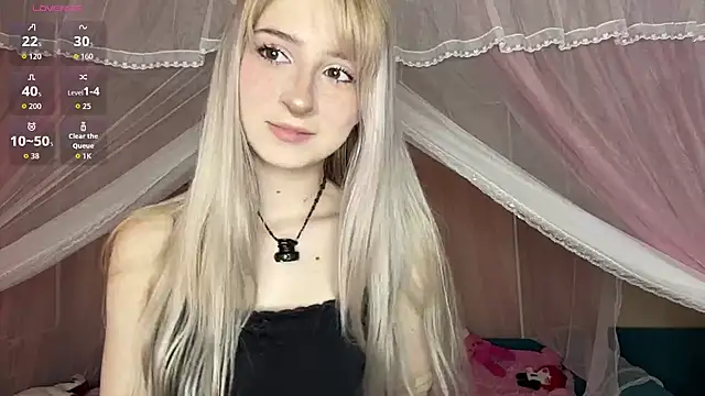 Snapshot of OnlyEva1 chatting on 05.17.26 OnlyEva1 online show from 05.17.26