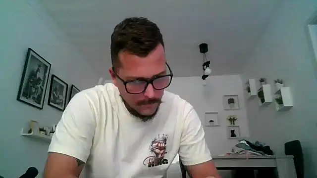 Snapshot of yanick931 chatting on 04.07.26 yanick931 online show from 04.07.26