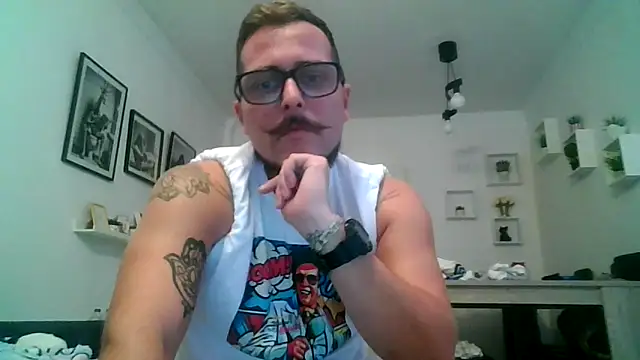 Snapshot of yanick931 chatting on 04.11.26 yanick931 online show from 04.11.26