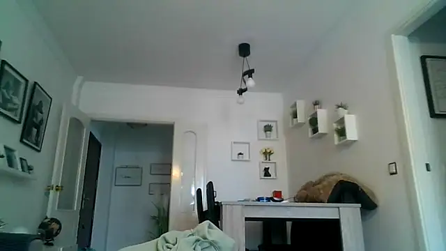 Snapshot of yanick931 chatting on 04.13.26 yanick931 online show from 04.13.26