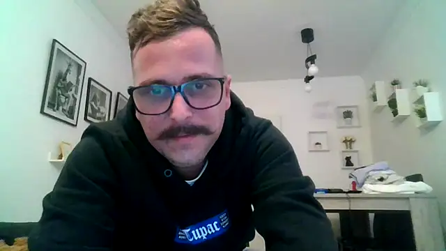 Snapshot of yanick931 chatting on 04.14.26 yanick931 online show from 04.14.26